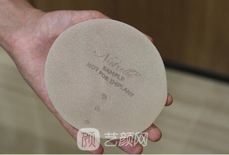 假体丰胸后的触感怎么样在于四个缘故