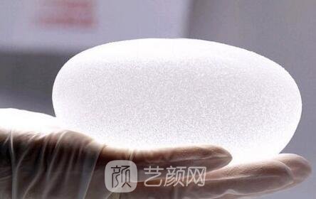 是有没有产生包膜挛缩