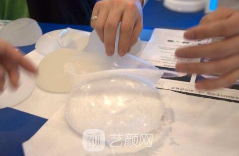 做了隆胸手术会被别人摸出来吗？