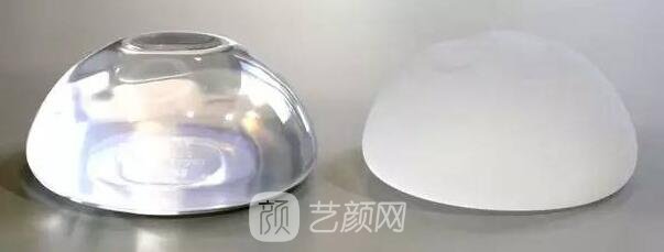 假体隆胸和真胸的区别大吗?