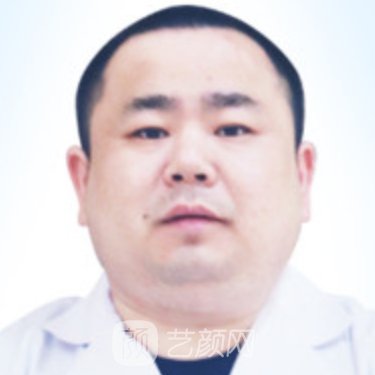 覃伟