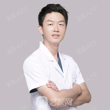 王明