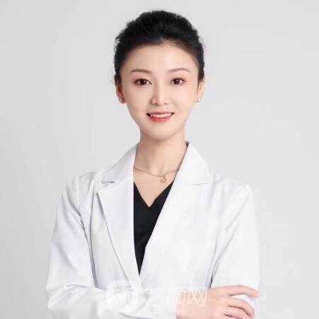 杨雅菲