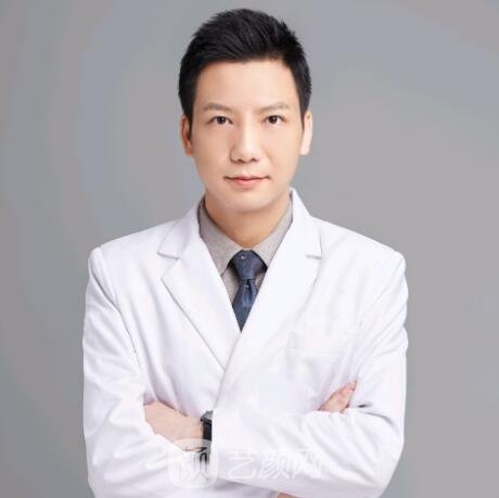 李煜龙