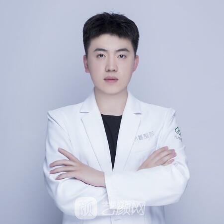 李嘉伟