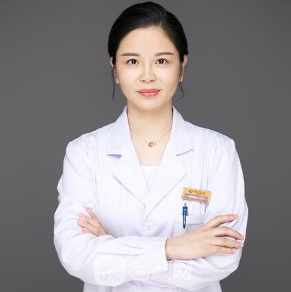 周建英