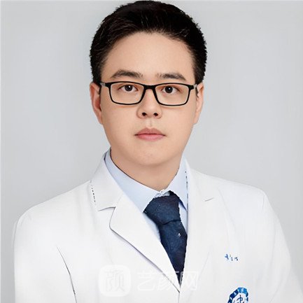 李伟