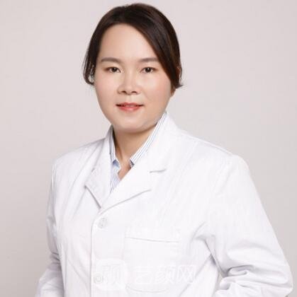 李晨霞