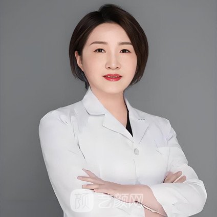 纳俊蓉