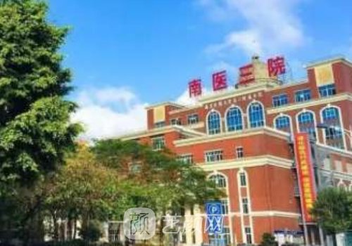 颜玲做双眼皮要排队吗?技