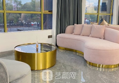 葛伟臣吸脂怎么样?从医生