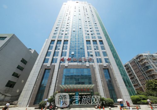 杨世界医生做眼袋手术怎