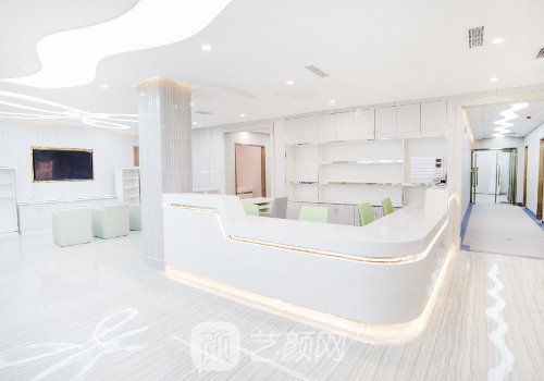 薛旦割双眼皮后悔啊真的