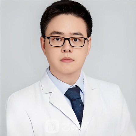 李伟