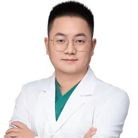 瞿健