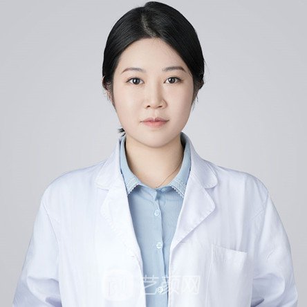 何茵