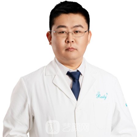 罗伟