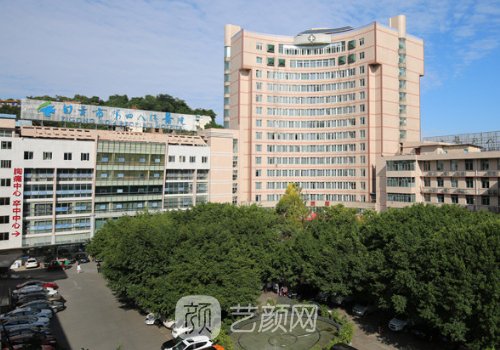 自贡四医院去眼袋要多少