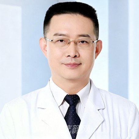 李东伟