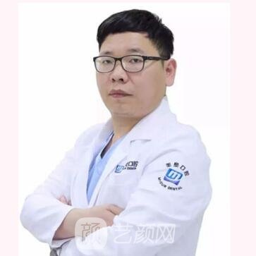 王明